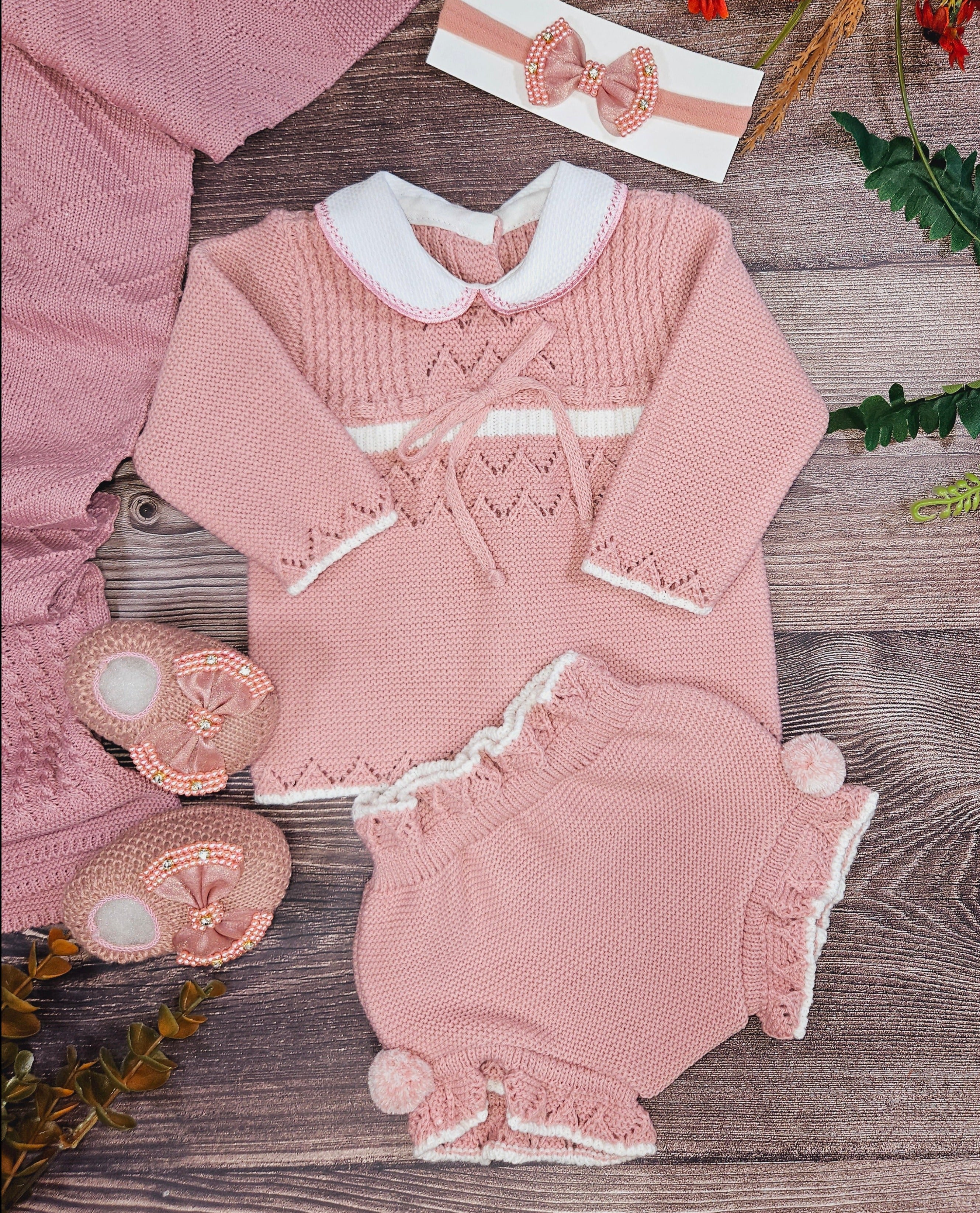 Newborn knitted Clothing baby clothing first baby doctor visit church presentation baby clothes Baby luxury cloth Elegant knitted baby clothes, primera puesta punto baby girl come home, baby girl homecoming outfit, pregnancy, moda espanola primera puesta punto, newborn baby gift, perfect baby shower gift, nino, nina, baby annoucement, pregnant annoucement, pregnancy announcement baby shower girl, baby bonnet, baby girl romper baby girl outfit, vintage baby clothing, welcome baby pom pom bloomer layette