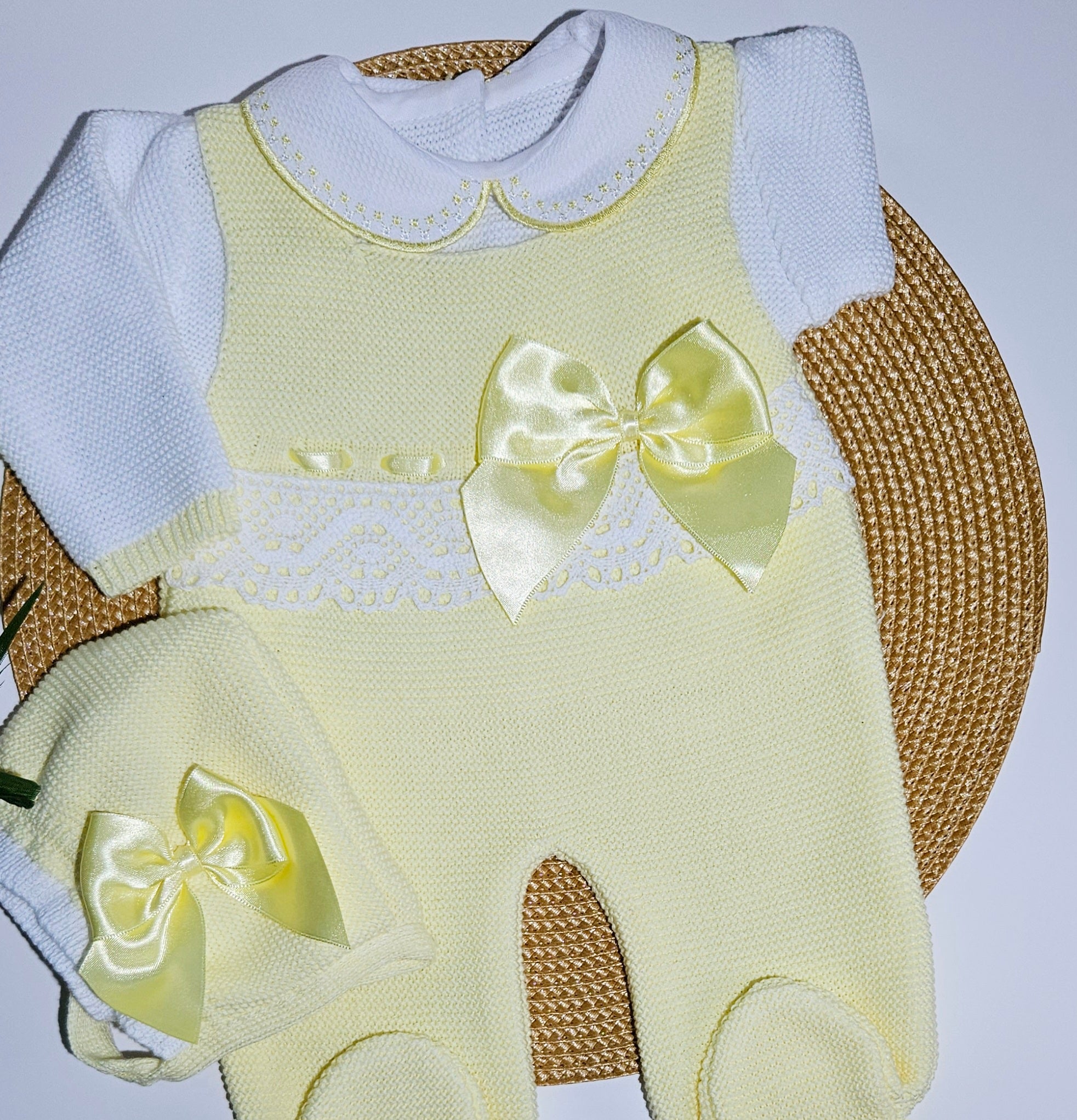 aby knitted clothing spanish blanket, Newborn knitted Clothing, newborn hospital bag clothing take me home newborn clothing, first baby doctor visit tejido espanol Baby luxury cloth Elegant knitted baby clothes, maternidade tricot primera puesta hilo lana, primera puesta, tejido, tejer baby girl come home baby girl homecoming outfit pregnant moda espanola, embarazada, cobija de bebe, manta, baby knitted blanket, baby blanket, newborn knitted blanket ranita newborn yellow outfit recien nacido ropa amarillo