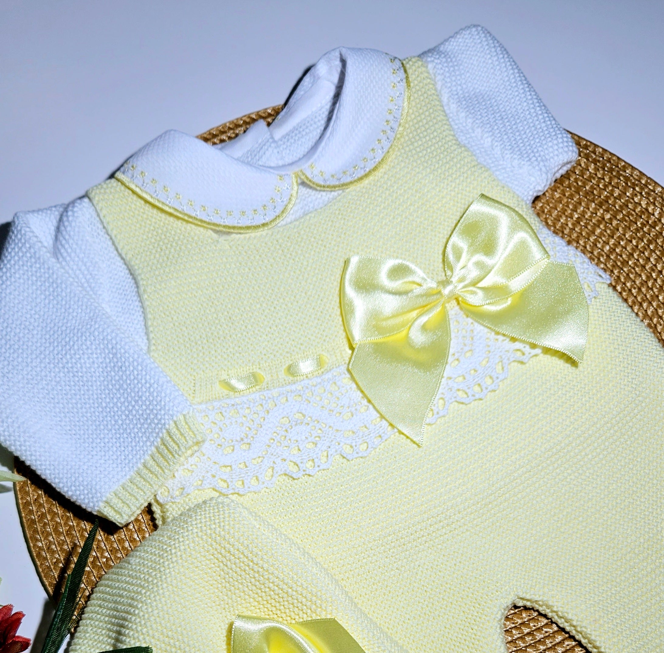 aby knitted clothing spanish blanket, Newborn knitted Clothing, newborn hospital bag clothing take me home newborn clothing, first baby doctor visit tejido espanol Baby luxury cloth Elegant knitted baby clothes, maternidade tricot primera puesta hilo lana, primera puesta, tejido, tejer baby girl come home baby girl homecoming outfit pregnant moda espanola, embarazada, cobija de bebe, manta, baby knitted blanket, baby blanket, newborn knitted blanket ranita newborn yellow outfit recien nacido ropa amarillo