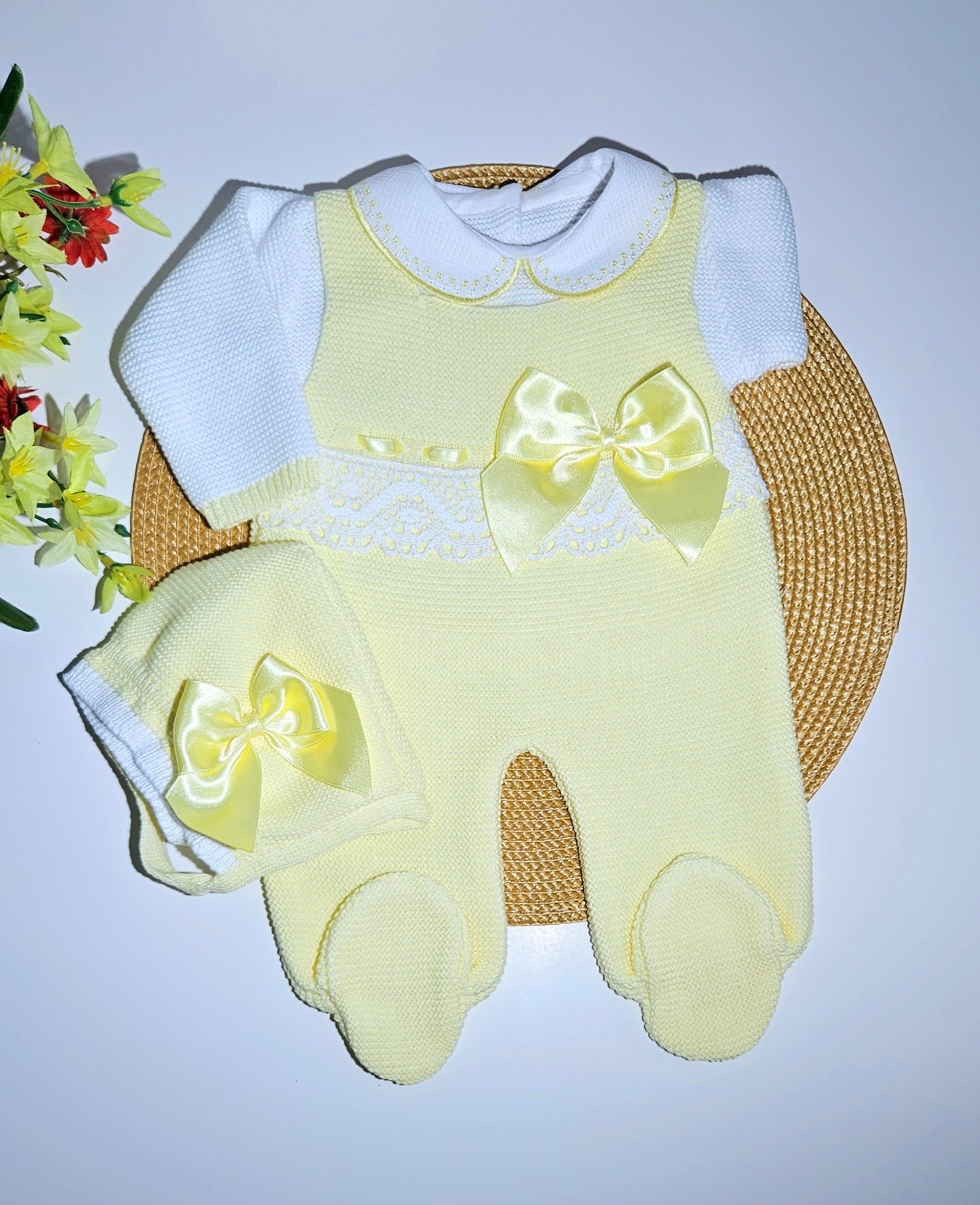 aby knitted clothing spanish blanket, Newborn knitted Clothing, newborn hospital bag clothing take me home newborn clothing, first baby doctor visit tejido espanol Baby luxury cloth Elegant knitted baby clothes, maternidade tricot primera puesta hilo lana, primera puesta, tejido, tejer baby girl come home baby girl homecoming outfit pregnant moda espanola, embarazada, cobija de bebe, manta, baby knitted blanket, baby blanket, newborn knitted blanket ranita newborn yellow outfit recien nacido ropa amarillo