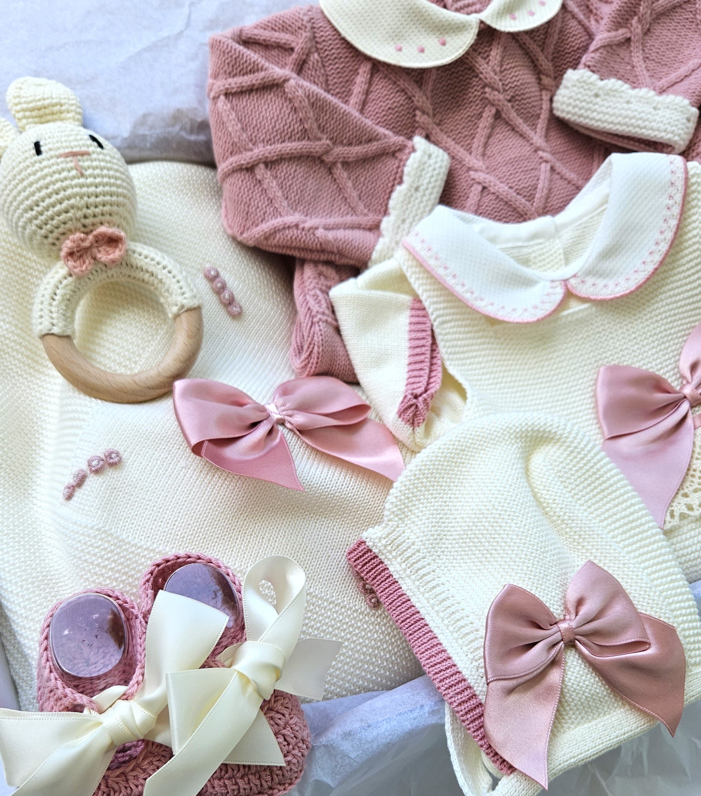 CAJA DE REGALO PARA RECIÉN NACIDO - Marfil