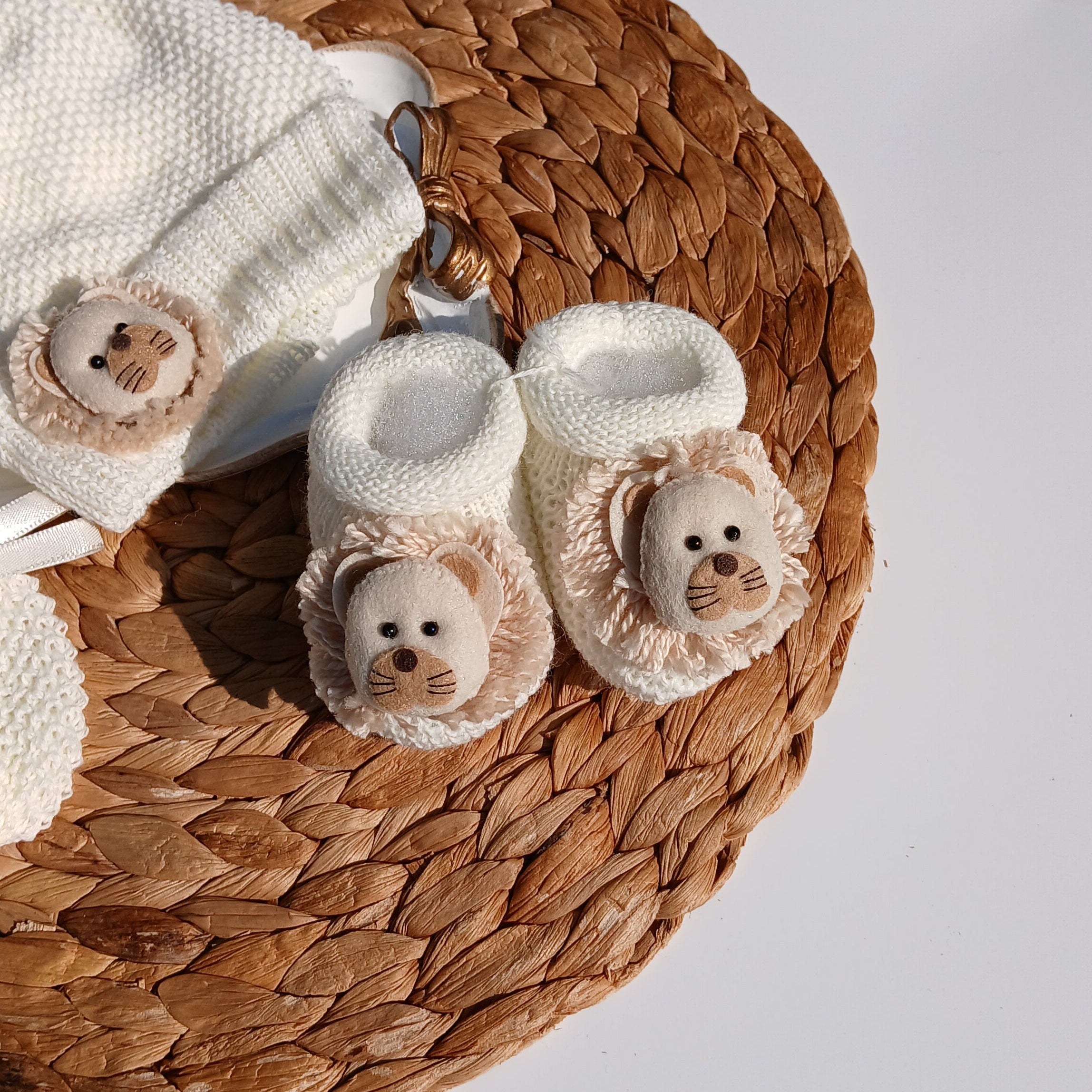 Lion Hat, Mittens and Booties Set - Ivory