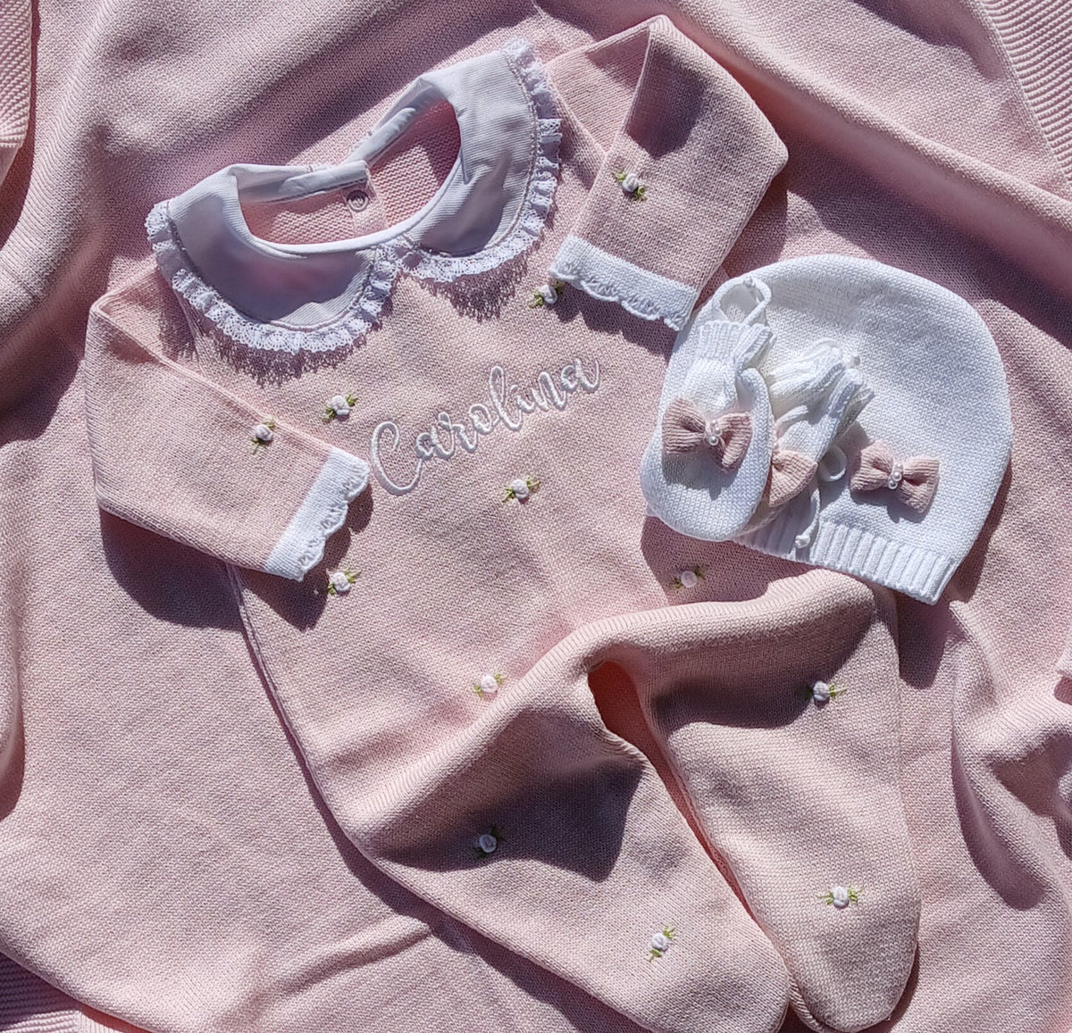 Ensemble de broderie Florence avec couverture - Blanc et rose