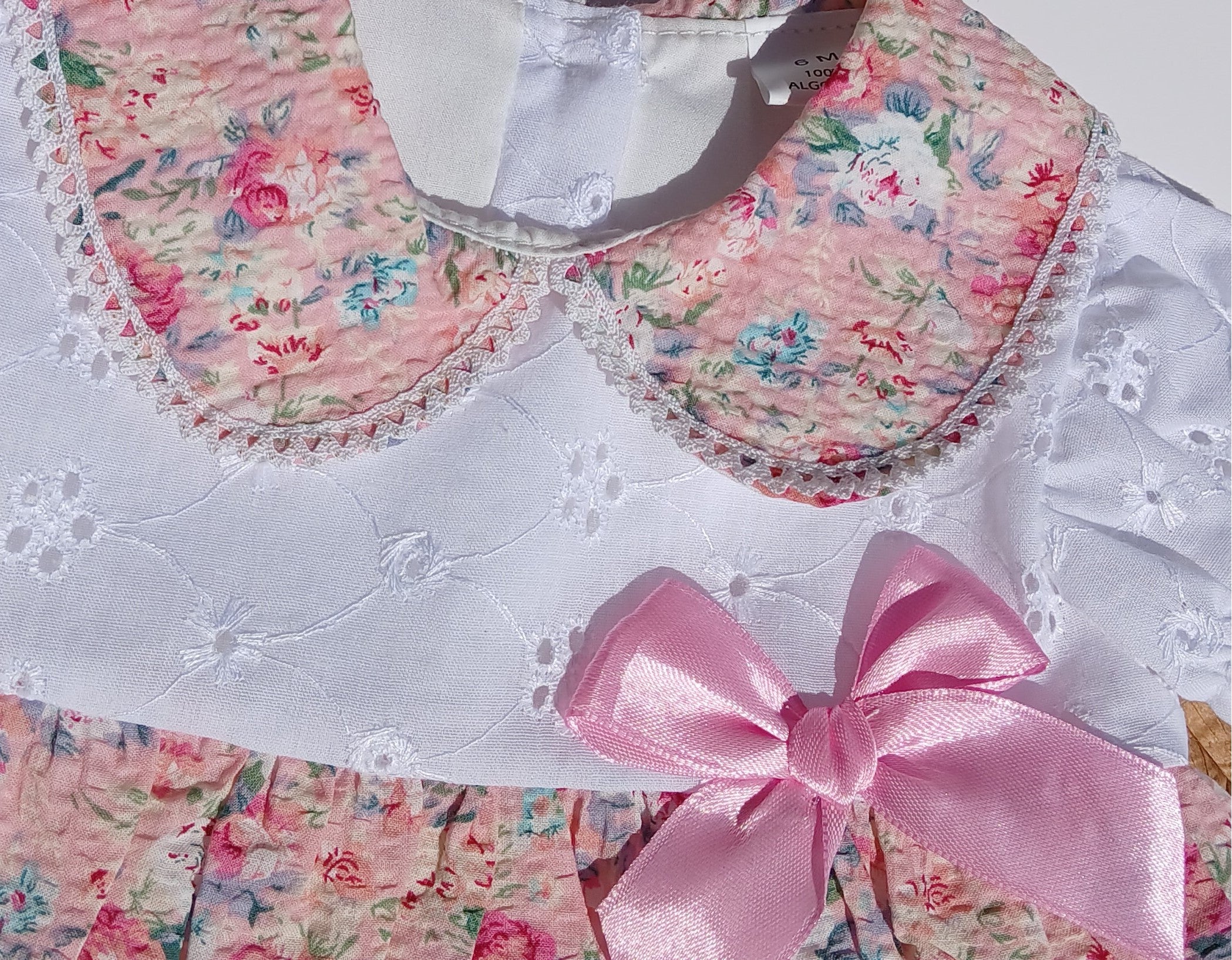 Mono o vestido fruncido con estampado floral