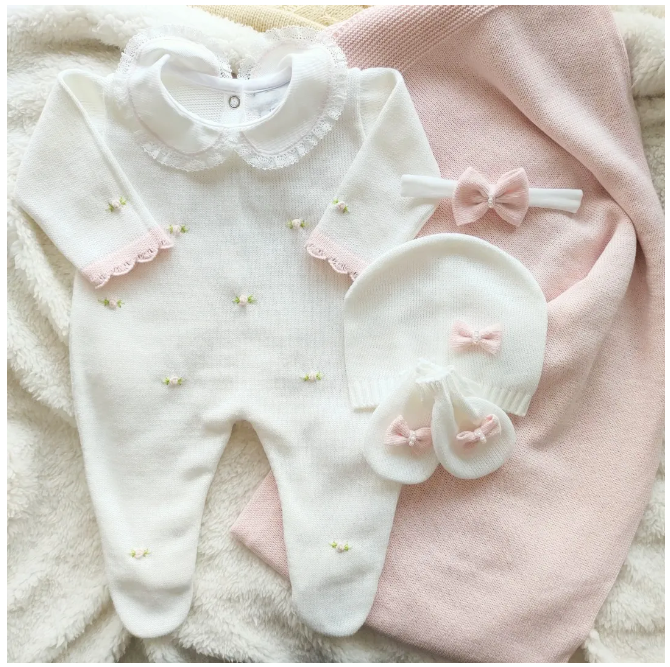 Set romper and popular blanket for baby girl ( newborn )