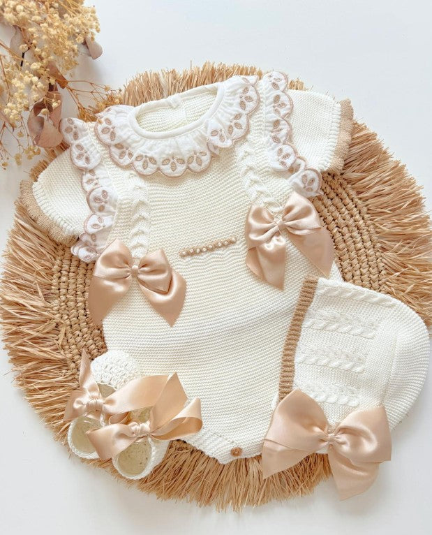 Ranita en marfil y rosa antiguo con manta