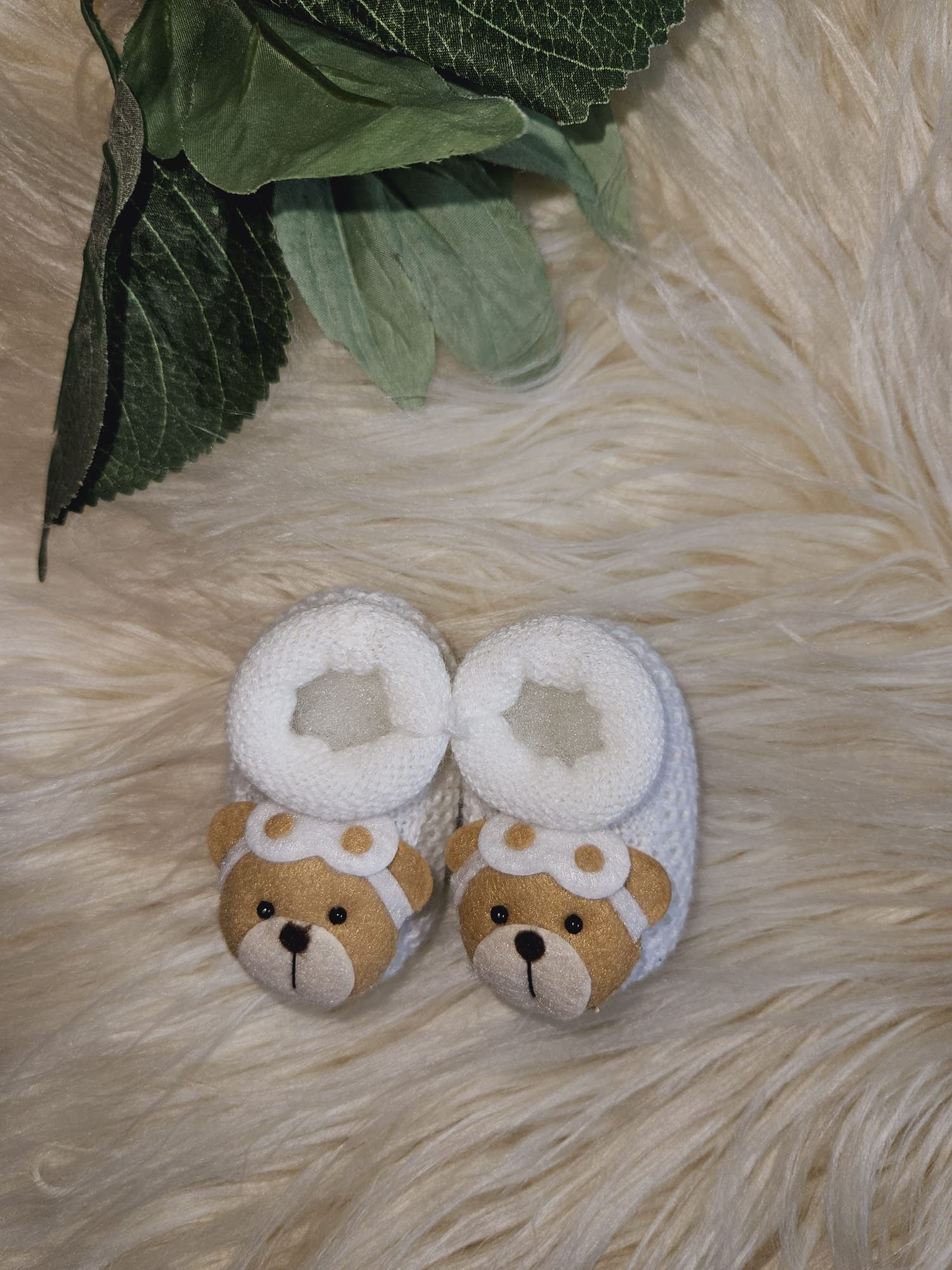 Chaussure bébé en tricot motif ours