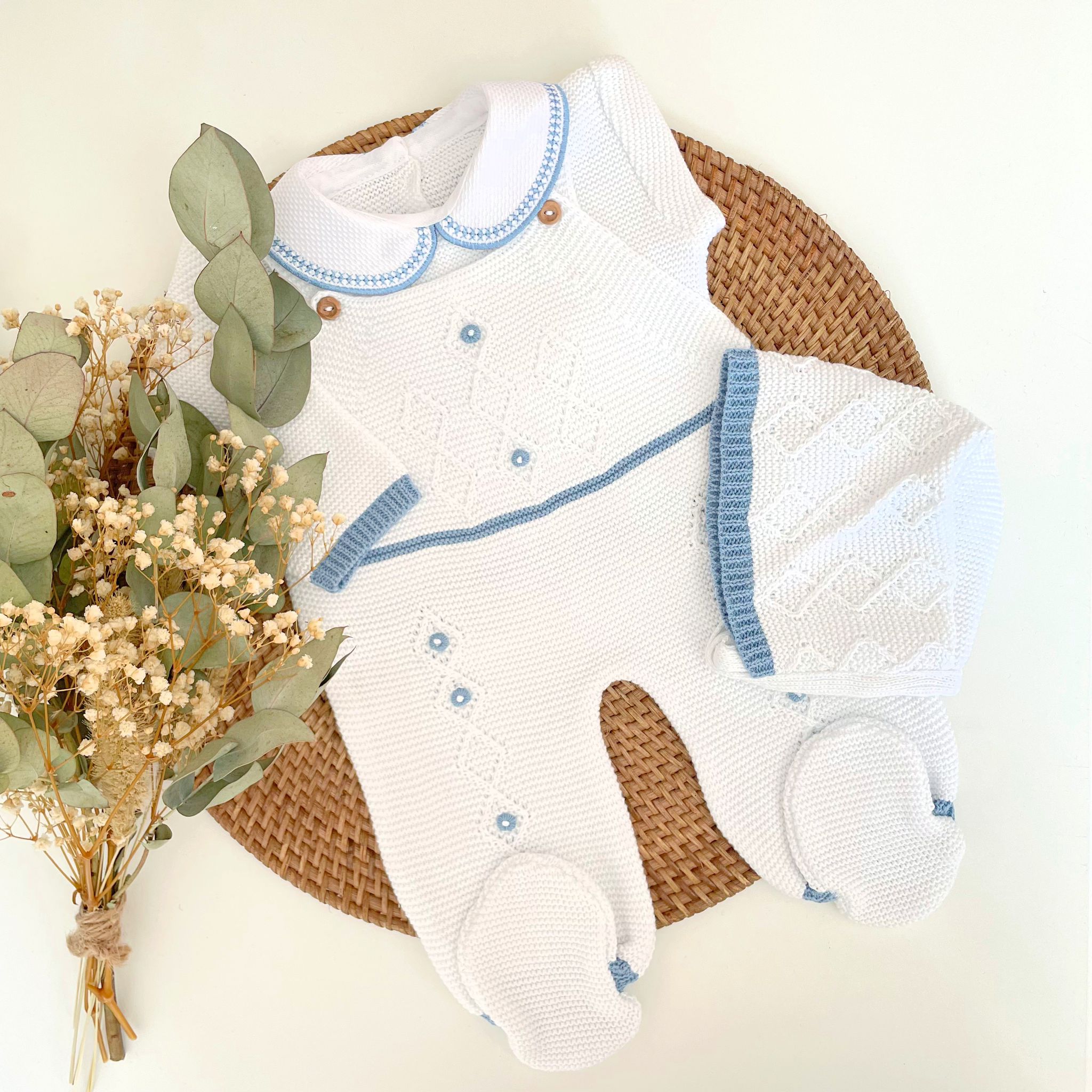baby knitted clothing spanish blanket Newborn knitted Clothing, newborn hospital bag clothing take me home newborn clothing, first baby doctor visit tejido espanol Baby luxury cloth Elegant knitted baby clothes tricot primera puesta hilo lana, primera puesta tejido, tejer baby boy nino come home baby boy nino homecoming outfit pregnant moda espanola, embarazada, cobija de bebe, manta baby knitted blanket, baby blanket, newborn knitted blanket ranita newborn yellow outfit recien nacido ropa amarillo