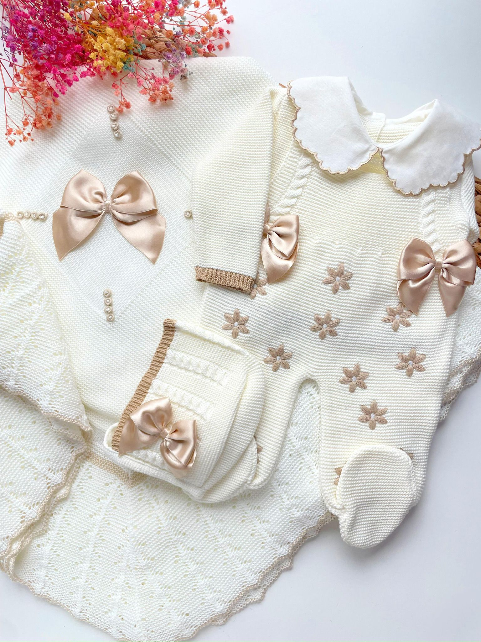 Daisy Knit Outfit With Blanket - 5 Colors