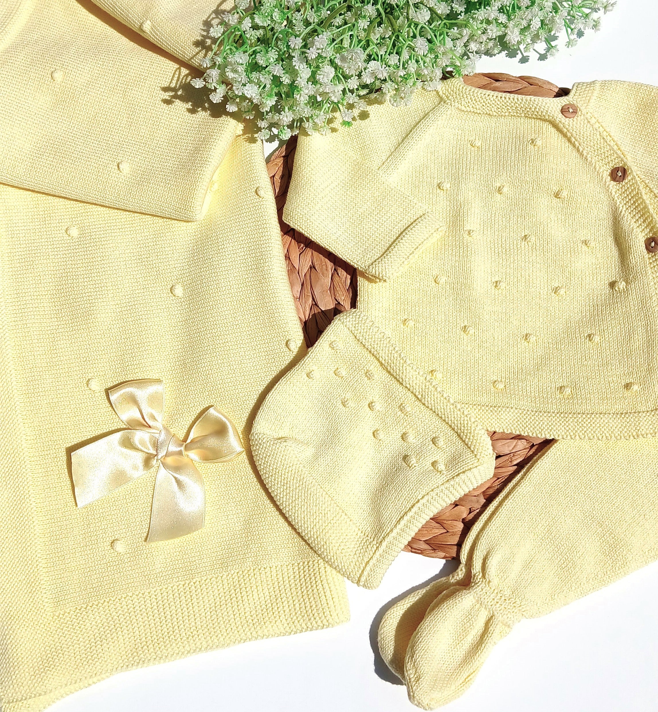 Avila Outfit with Blanket in Yellow