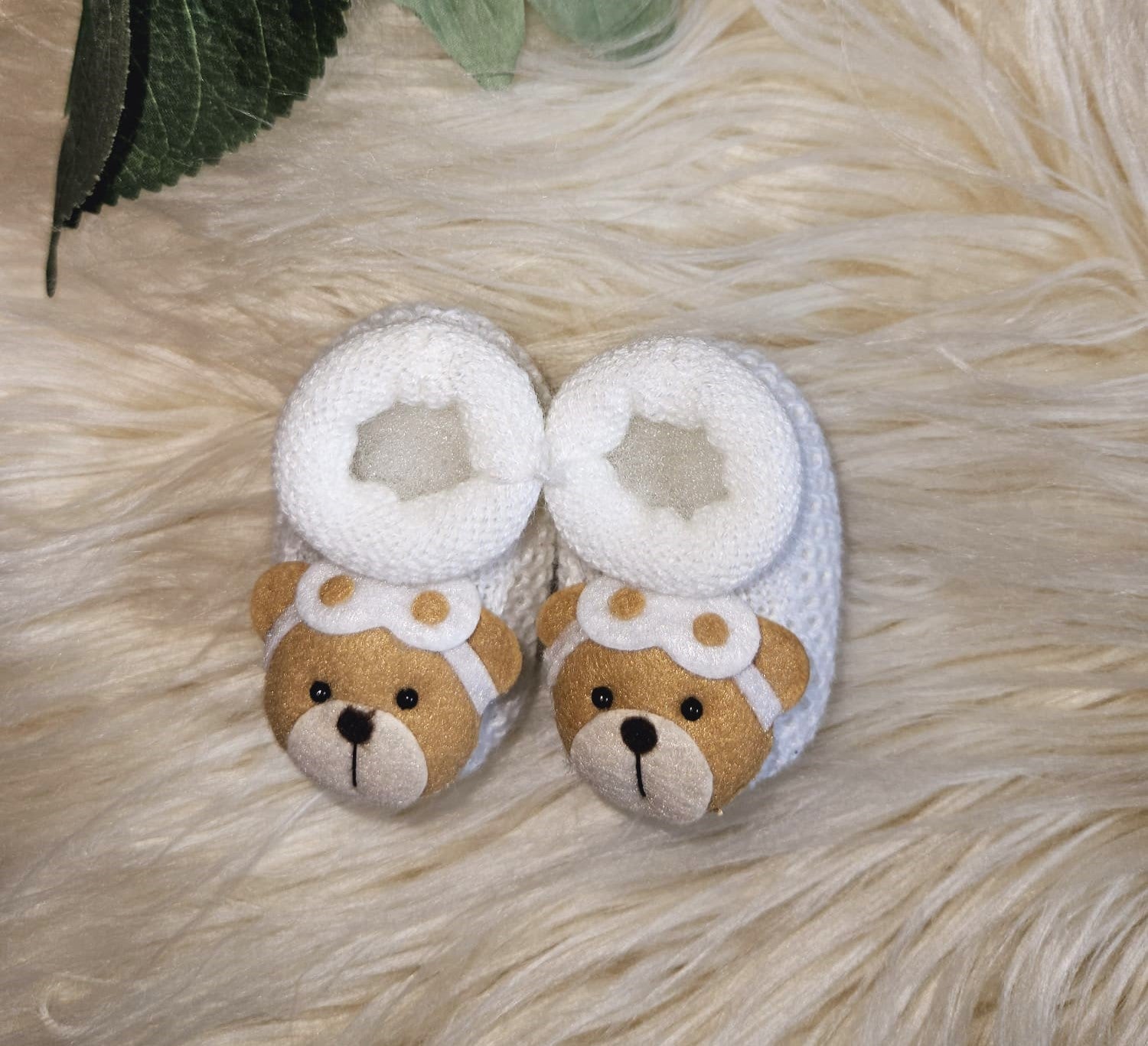 Chaussure bébé en tricot motif ours