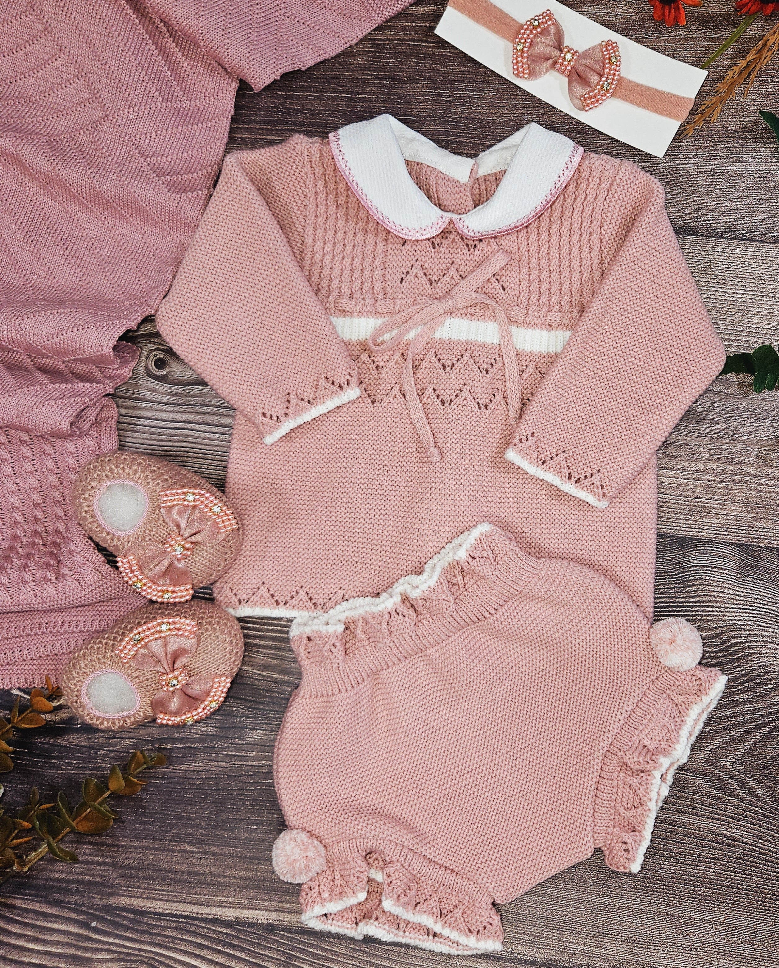 Newborn knitted Clothing baby clothing first baby doctor visit church presentation baby clothes Baby luxury cloth Elegant knitted baby clothes, primera puesta punto baby girl come home, baby girl homecoming outfit, pregnancy, moda espanola primera puesta punto, newborn baby gift, perfect baby shower gift, nino, nina, baby annoucement, pregnant annoucement, pregnancy announcement baby shower girl, baby bonnet, baby girl romper baby girl outfit, vintage baby clothing, welcome baby pom pom bloomer layette