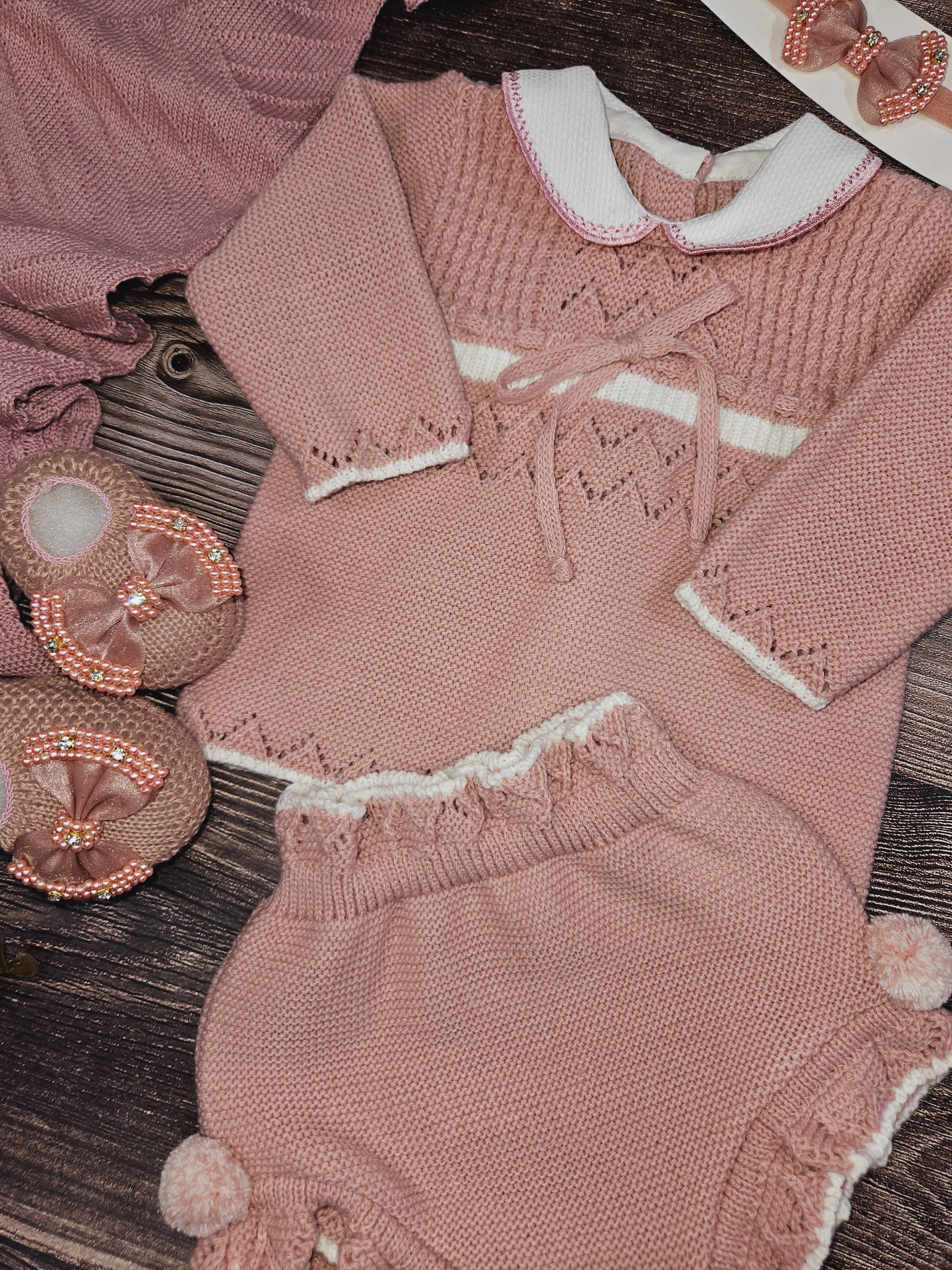 Newborn knitted Clothing baby clothing first baby doctor visit church presentation baby clothes Baby luxury cloth Elegant knitted baby clothes, primera puesta punto baby girl come home, baby girl homecoming outfit, pregnancy, moda espanola primera puesta punto, newborn baby gift, perfect baby shower gift, nino, nina, baby annoucement, pregnant annoucement, pregnancy announcement baby shower girl, baby bonnet, baby girl romper baby girl outfit, vintage baby clothing, welcome baby pom pom bloomer layette