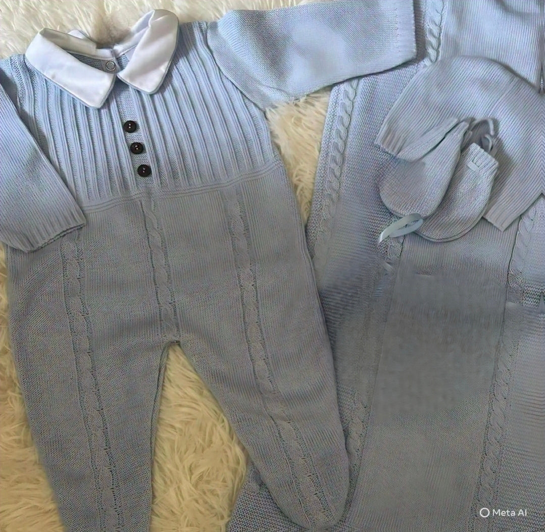 Three Button Knit Outfit With Blanket