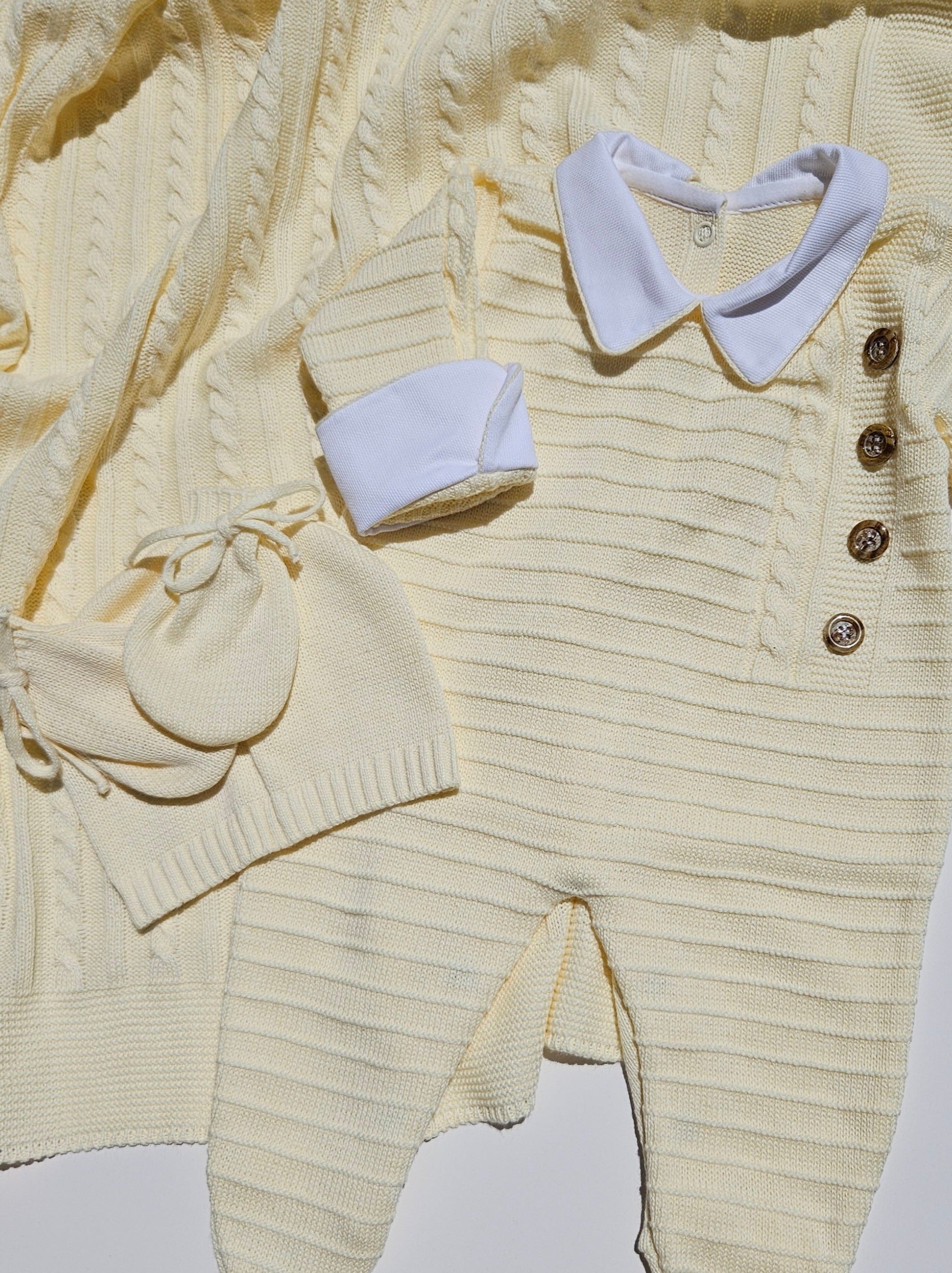 primera puesta punto, newborn baby gift, perfect baby shower gift, nino, nina, baby annoucement, pregnant announcement, pregnancy announcement, cha de revelacao, anuncio gravidez, winter outfit, baby hat, baby shower girl, baby bonnet,  baby girl romper, baby boy romper, baby boy outfit, yellow baby outfit, primera puesta amarillo primera ropita bebe amarillo