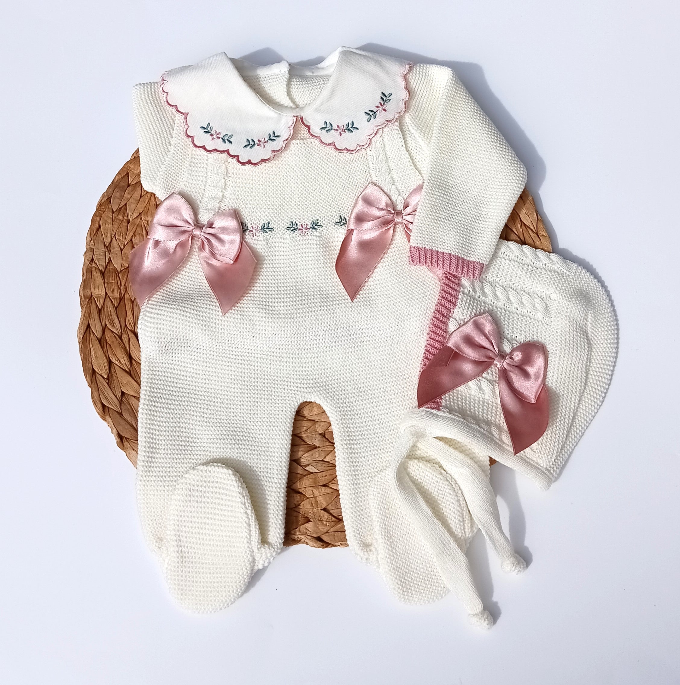 Baby outfit with white romper and hat featuring pink bows on a light background baby girl knitted taking home outfit, newborn knit going home outfit flowers embroidery coming home outfit, baby spanish outfit