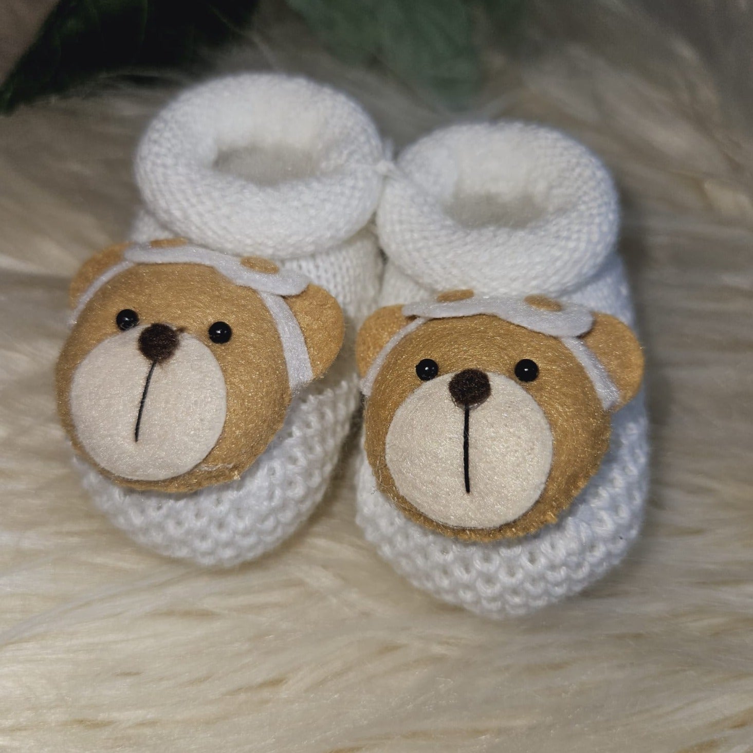 Chaussure bébé en tricot motif ours