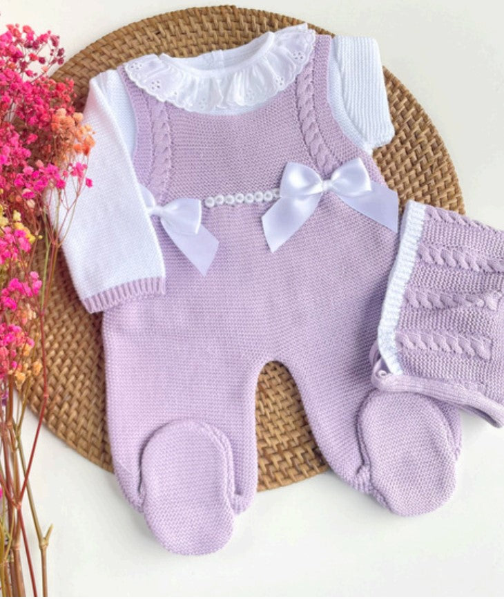 Bella en rosa antiguo y marfil