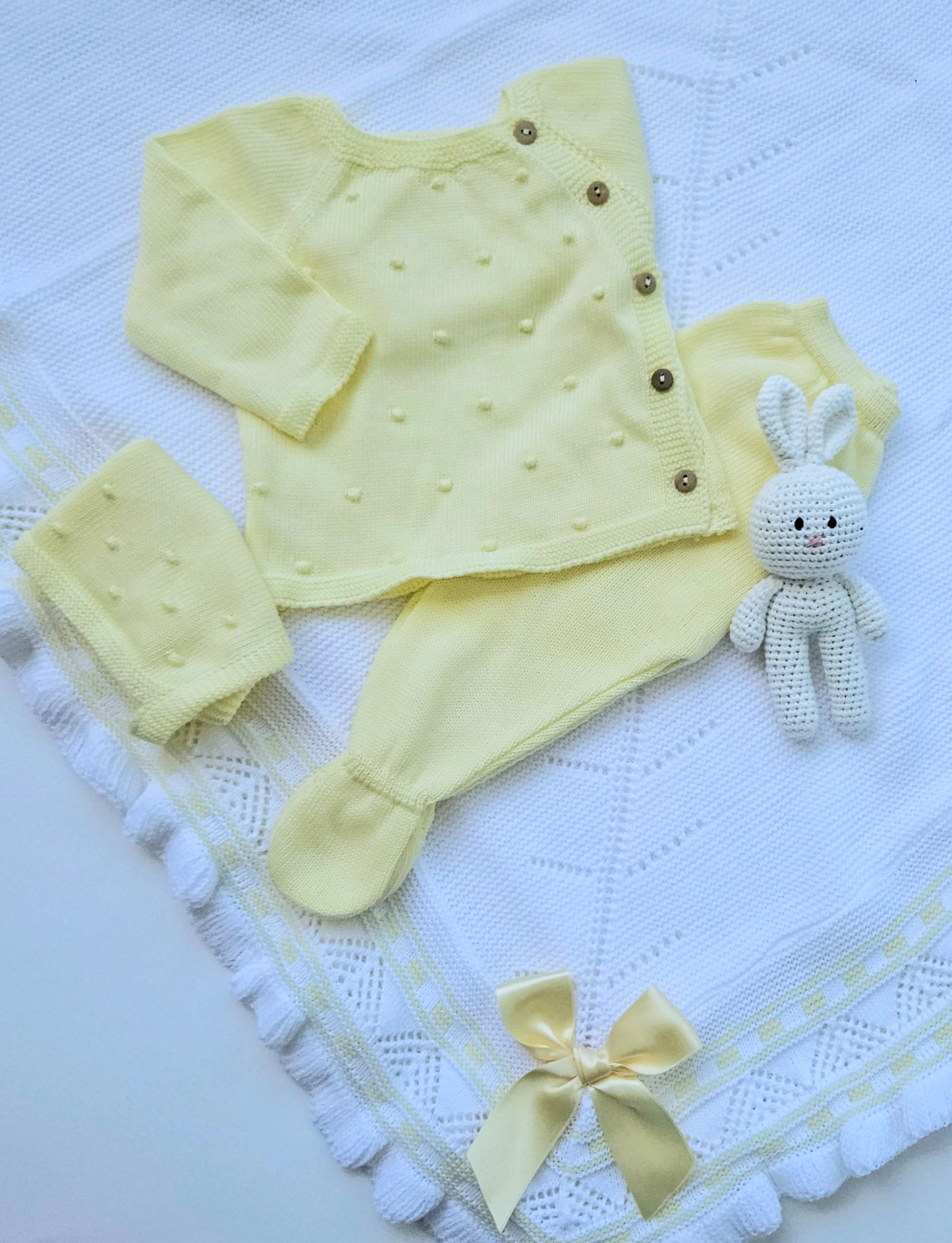 NEWBORN GIFT BOX SET -  Neutral Yellow